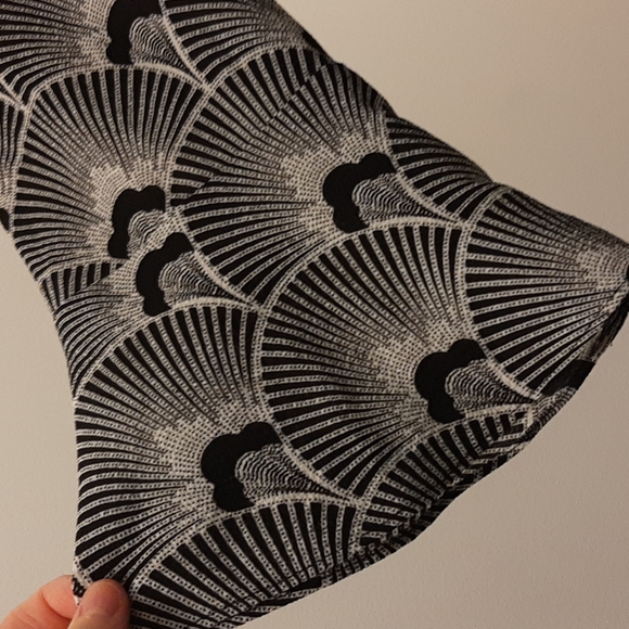 Crepe wrap dress with Art Deco fan print - Picture 4 of 8